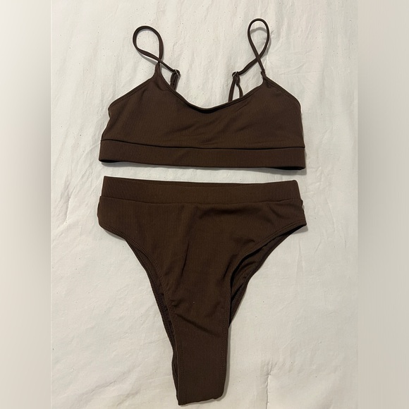 High Waisted Ribbed Bikini - Picture 3 of 4